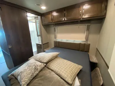 2020 Entegra Coach Vision photo 36