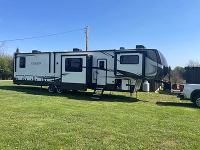 Used 2022 Dutchmen Yukon 421FL