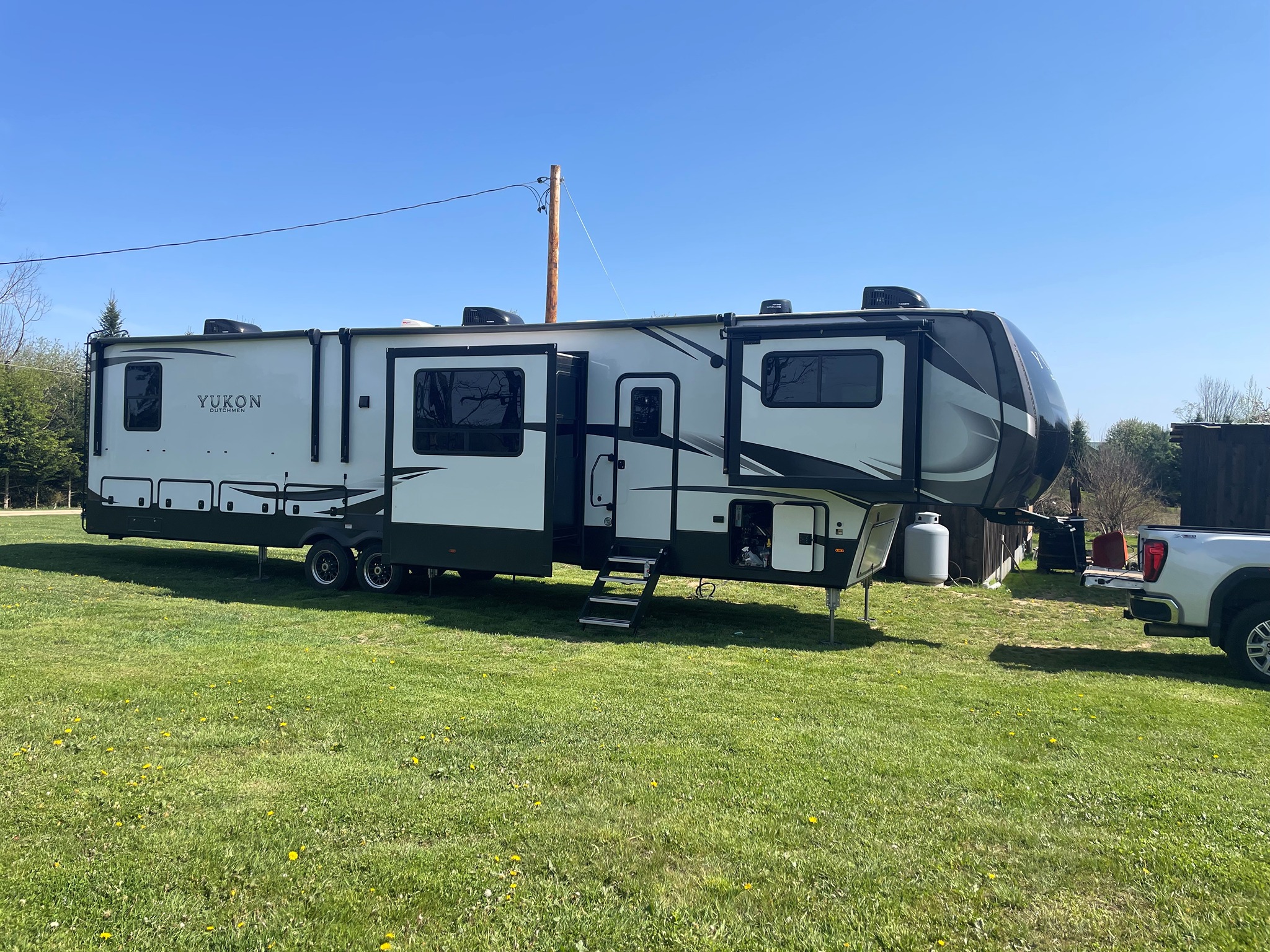 2022 DUTCHMEN YUKON exterior
