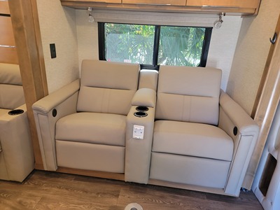 2020 TIFFIN MOTORHOMES WAYFARER photo 4