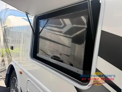 2024 Thor Motor Coach Hurricane photo 5
