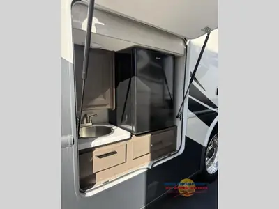 2024 Thor Motor Coach Hurricane photo 6