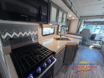 2024 Thor Motor Coach Hurricane photo 15