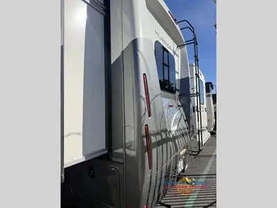 2024 Thor Motor Coach Hurricane photo 4