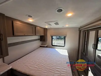 2024 Thor Motor Coach Hurricane photo 29