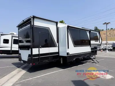 2025 Brinkley Model G photo 4