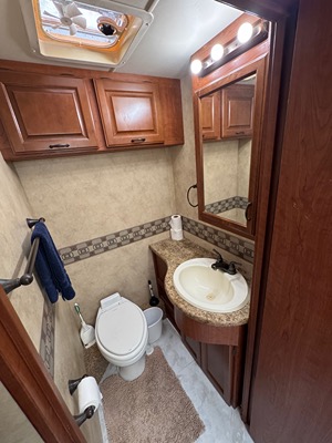 2012 THOR MOTOR COACH HURRICANE photo 10