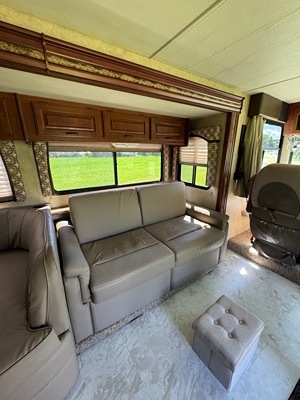 2012 THOR MOTOR COACH HURRICANE photo 5