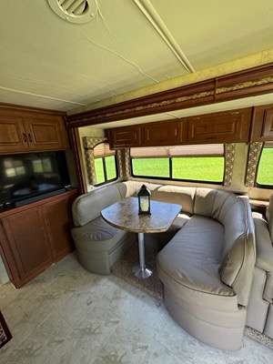 2012 THOR MOTOR COACH HURRICANE photo 4