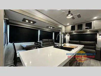 2025 Grand Design Influence photo 5
