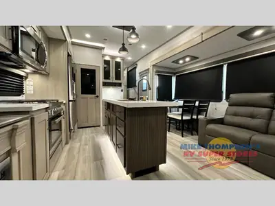 2025 Grand Design Influence photo 10
