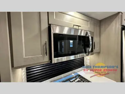 2025 Grand Design Influence photo 11