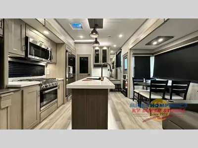 2025 Grand Design Influence photo 9