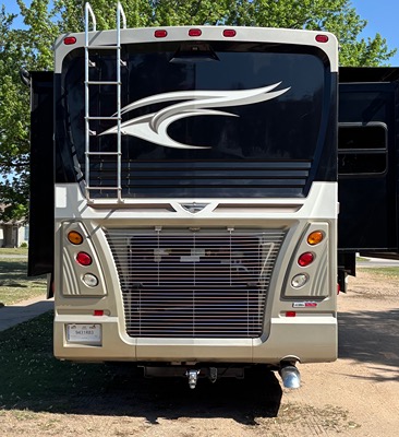 2017 FLEETWOOD PACE ARROW photo 5