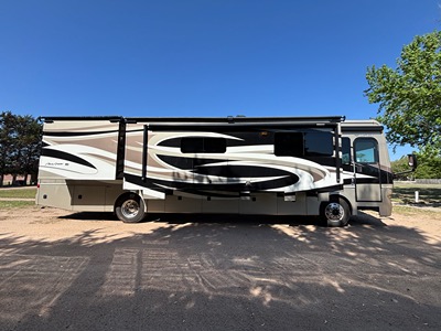2017 FLEETWOOD PACE ARROW photo 4
