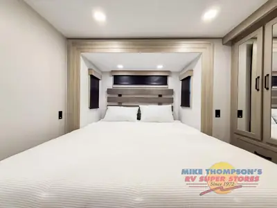 2025 Grand Design Momentum M-Class photo 17