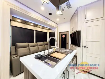 2025 Grand Design Momentum M-Class photo 7