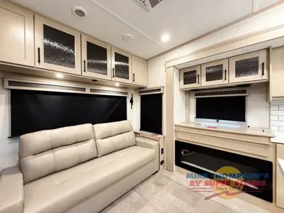 2025 Grand Design Solitude photo 11