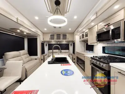 2025 Grand Design Solitude photo 14