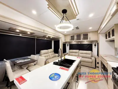 2025 Grand Design Solitude photo 7