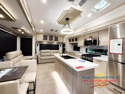 2025 Grand Design Solitude photo 5