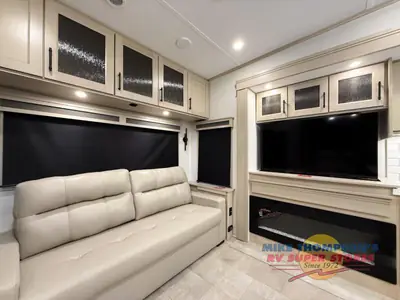 2025 Grand Design Solitude photo 15