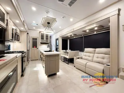 2025 Grand Design Solitude photo 17