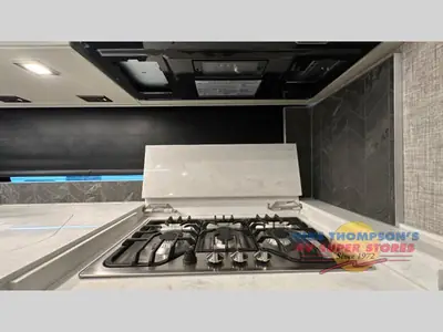 2025 Tiffin Motorhomes Allegro RED photo 13
