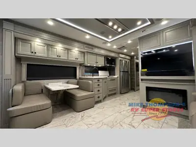 2025 Tiffin Motorhomes Allegro RED photo 8