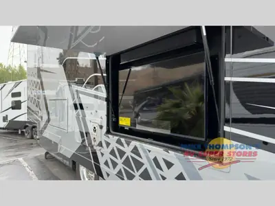 2025 Tiffin Motorhomes Allegro RED photo 5