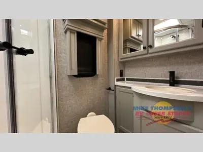 2025 Tiffin Motorhomes Allegro RED photo 24
