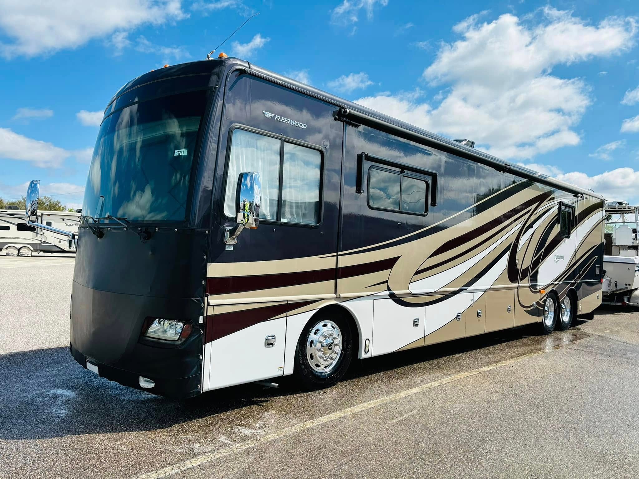 2012 FLEETWOOD DISCOVERY exterior