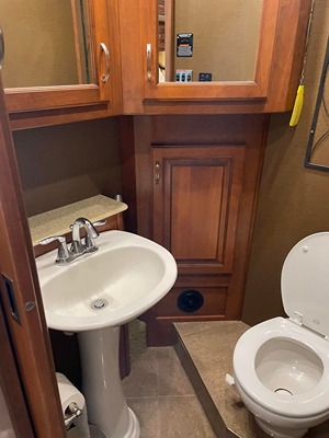 2012 FLEETWOOD DISCOVERY photo 6