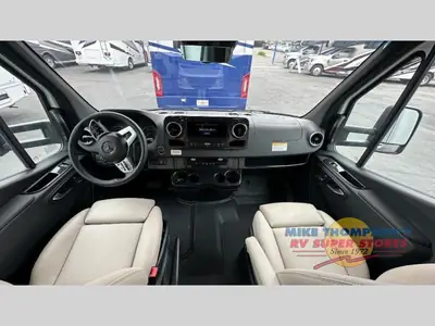 2025 Winnebago Navion photo 17