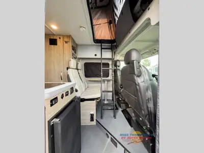 2025 Winnebago Solis photo 13