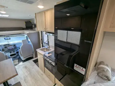 2025 Coachmen Leprechaun 210QSS Ford photo 19