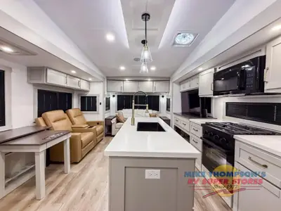 2026 Brinkley Model Z photo 9