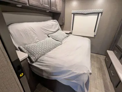 2022 Thor Motor Coach Omni SV34 photo 21