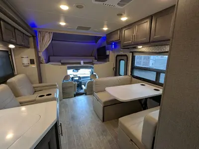2022 Thor Motor Coach Omni SV34 photo 28