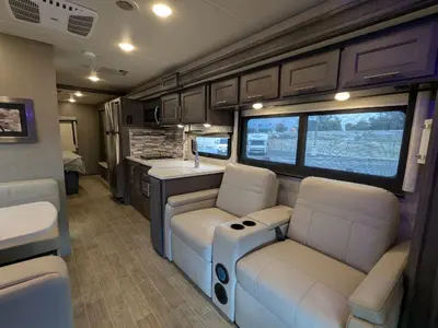 2022 Thor Motor Coach Omni SV34 photo 12