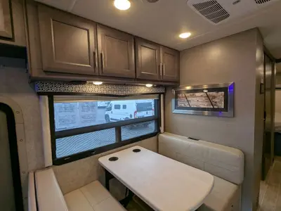 2022 Thor Motor Coach Omni SV34 photo 15