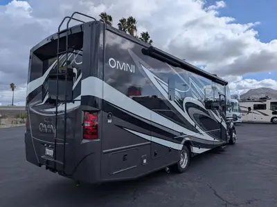 2022 Thor Motor Coach Omni SV34 photo 6