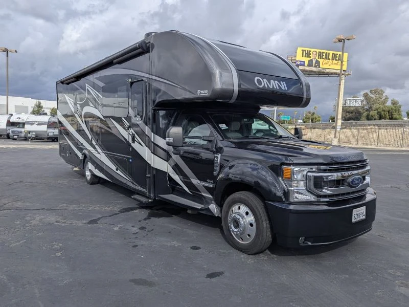2022 Thor Motor Coach Omni SV34 exterior