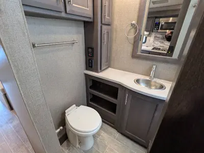 2022 Thor Motor Coach Omni SV34 photo 20