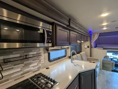 2022 Thor Motor Coach Omni SV34 photo 27