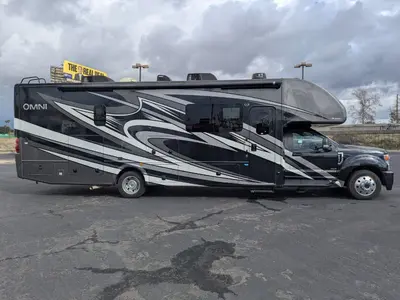 2022 Thor Motor Coach Omni SV34 photo 9