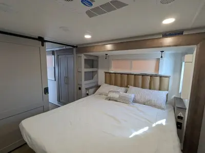 2025 Alliance RV Paradigm 340RL photo 9