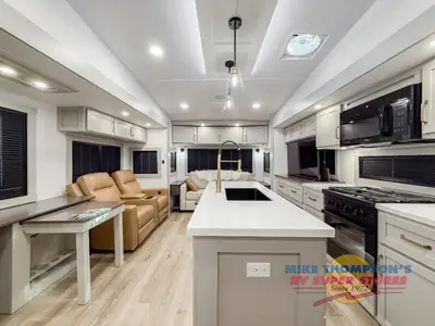 2026 Brinkley Model Z photo 5