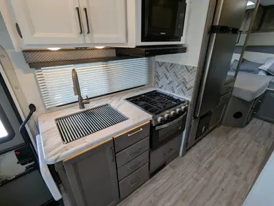 2025 Thor Motor Coach Four Winds 25V photo 17