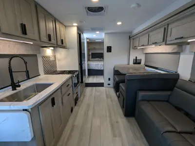 2025 Forest River Sunseeker LE 2850SLE photo 8